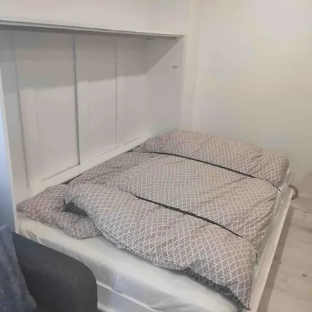 Upea Moderni Pieni Yksiö Rauhallisella Sijainnilla - Itsepalvelukirjautuminen - Self Check-in